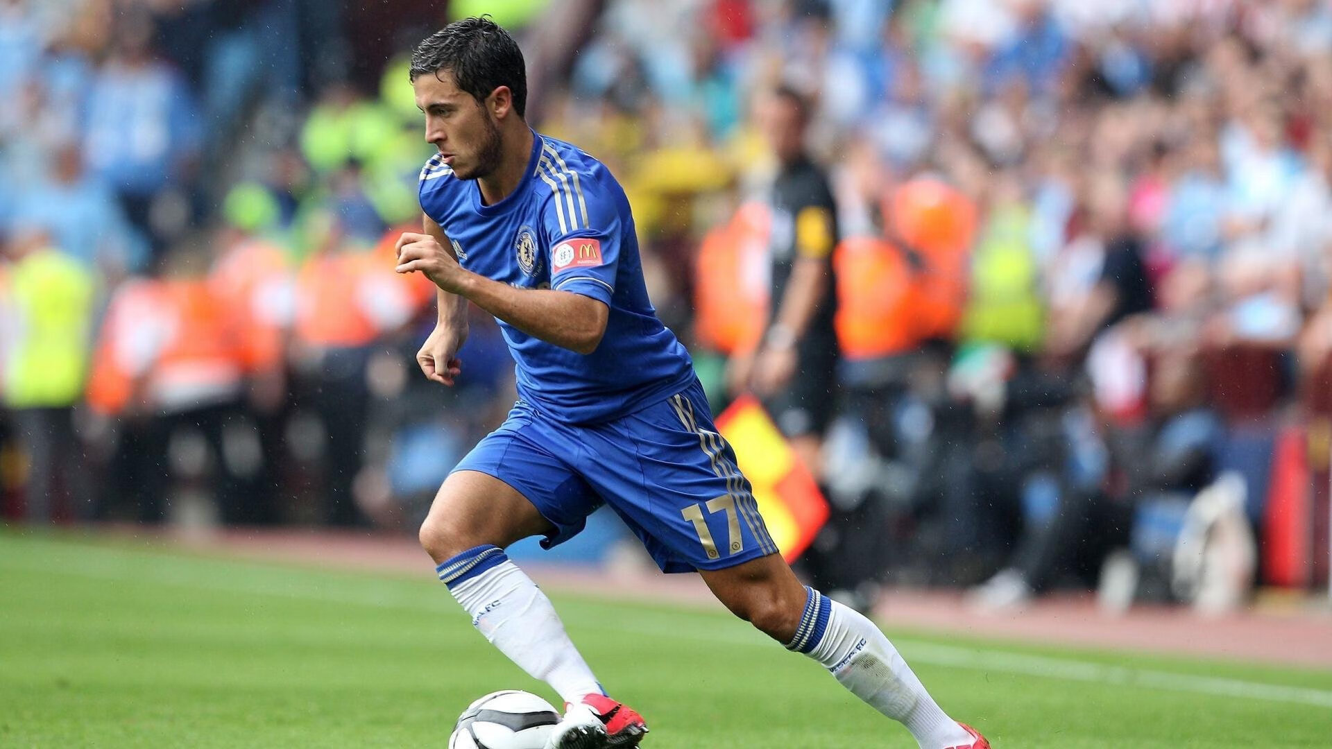 球场荣耀的瞬间:赛后最佳球员的荣耀与责任