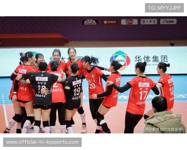 辽宁女排在加练中强化防守体系，教练组给予积极评价