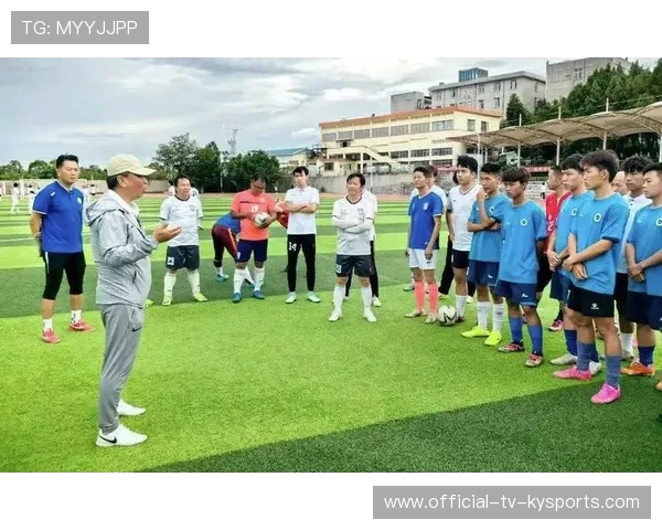 中国足球培训营教练水平差异与教学效果的对比，中国足协教练员培训